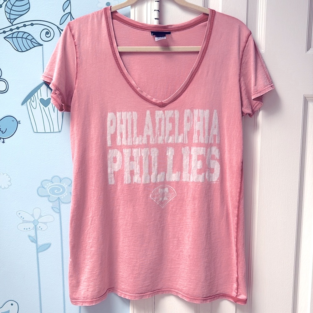 5th & Ocean Philadelphia Phillies Wash Pink Red 100% Cotton V-Neck Tee Size XL !